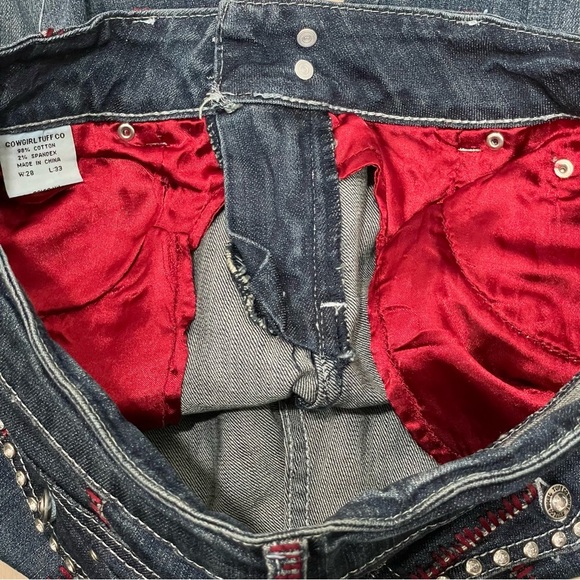 Cowgirl Tuff Co Jeans. Bootcut Women’s Size 28 Length 33 Studded Red Details - Picture 16 of 16